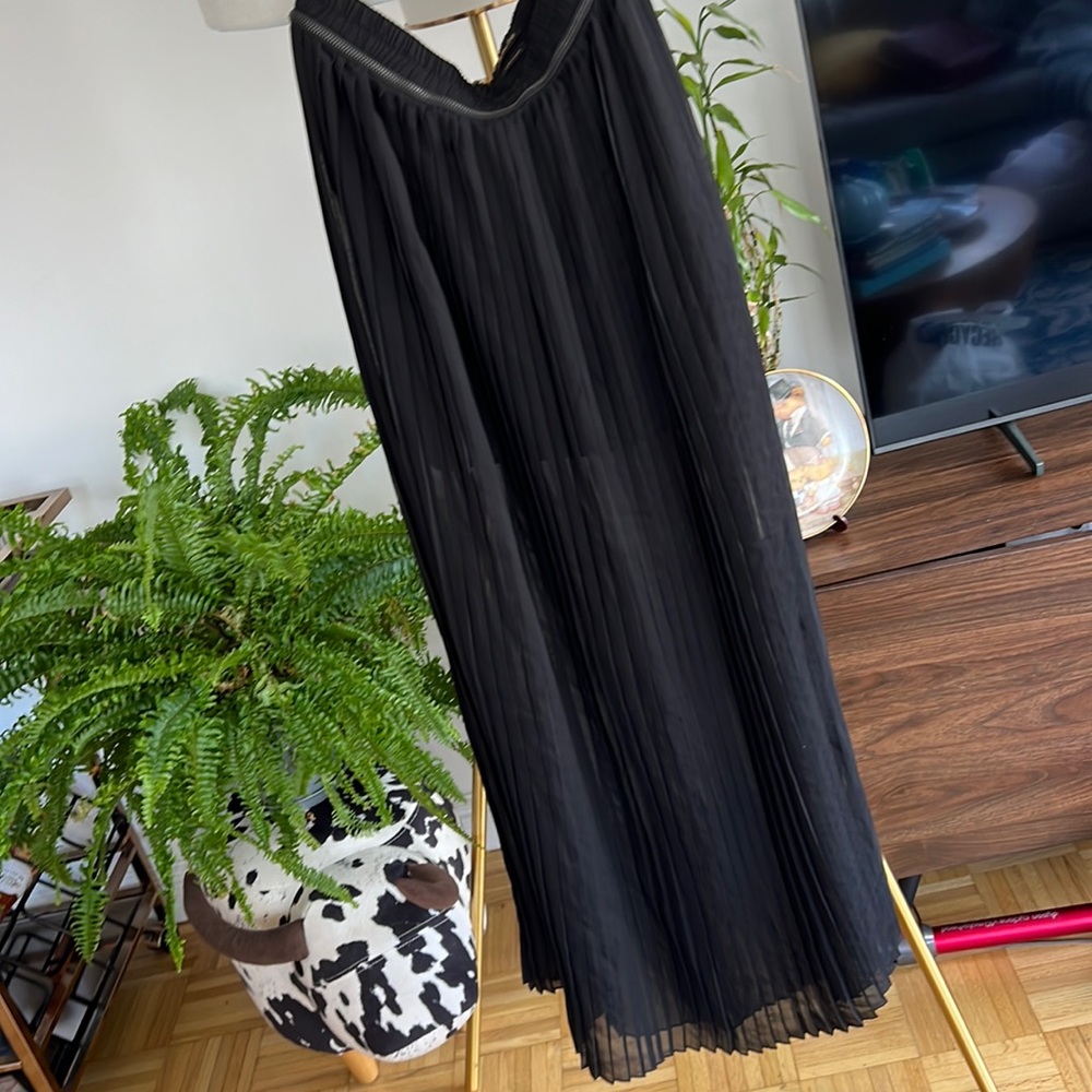 Massimo Dutti black pleated maxi skirt size small